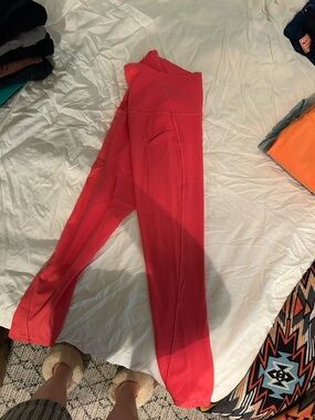 Lululemon hot pink double lined leggings w/ side pockets